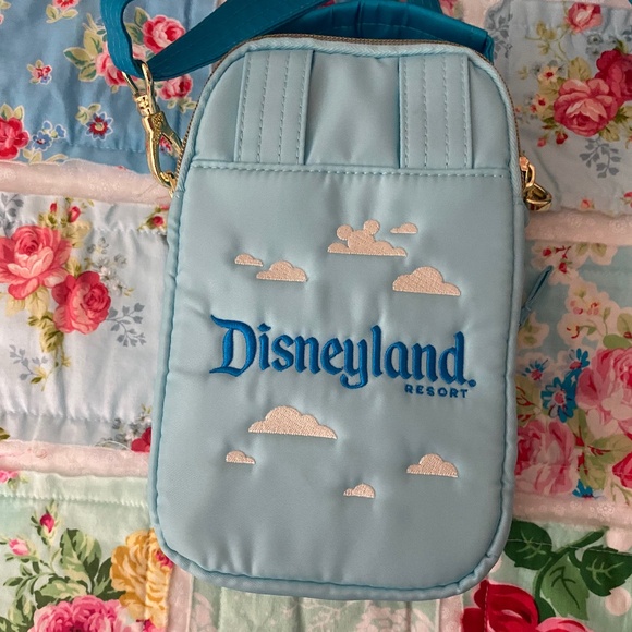 Lug Disneyland Sleeping Beauty Castle Skeeter Mini Bag - Picture 2 of 3